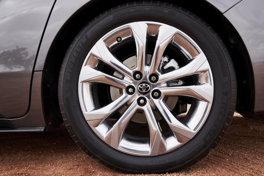 Колеса Toyota Sienna Platinum 2020 года  (фото 9 из 17)